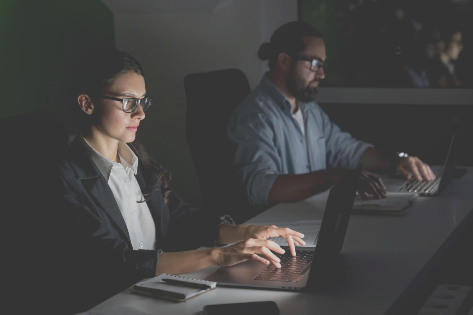 Detaillierte Finanzauswertung mit Diagrammen und Kennzahlen