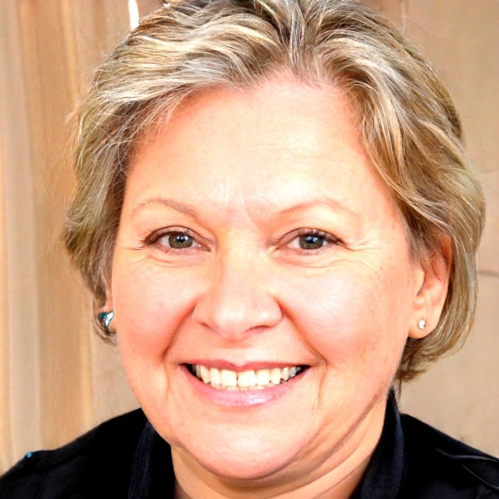 Porträt von Prof. Saskia Brenner